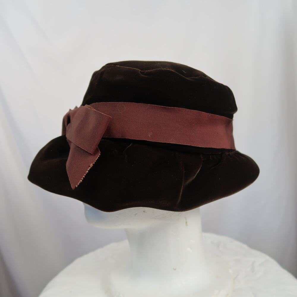 Vintage 60s Miss Lynn Dark Brown Velvet Floppy Cloche Hat Bow Ribbon - Picture 3 of 7